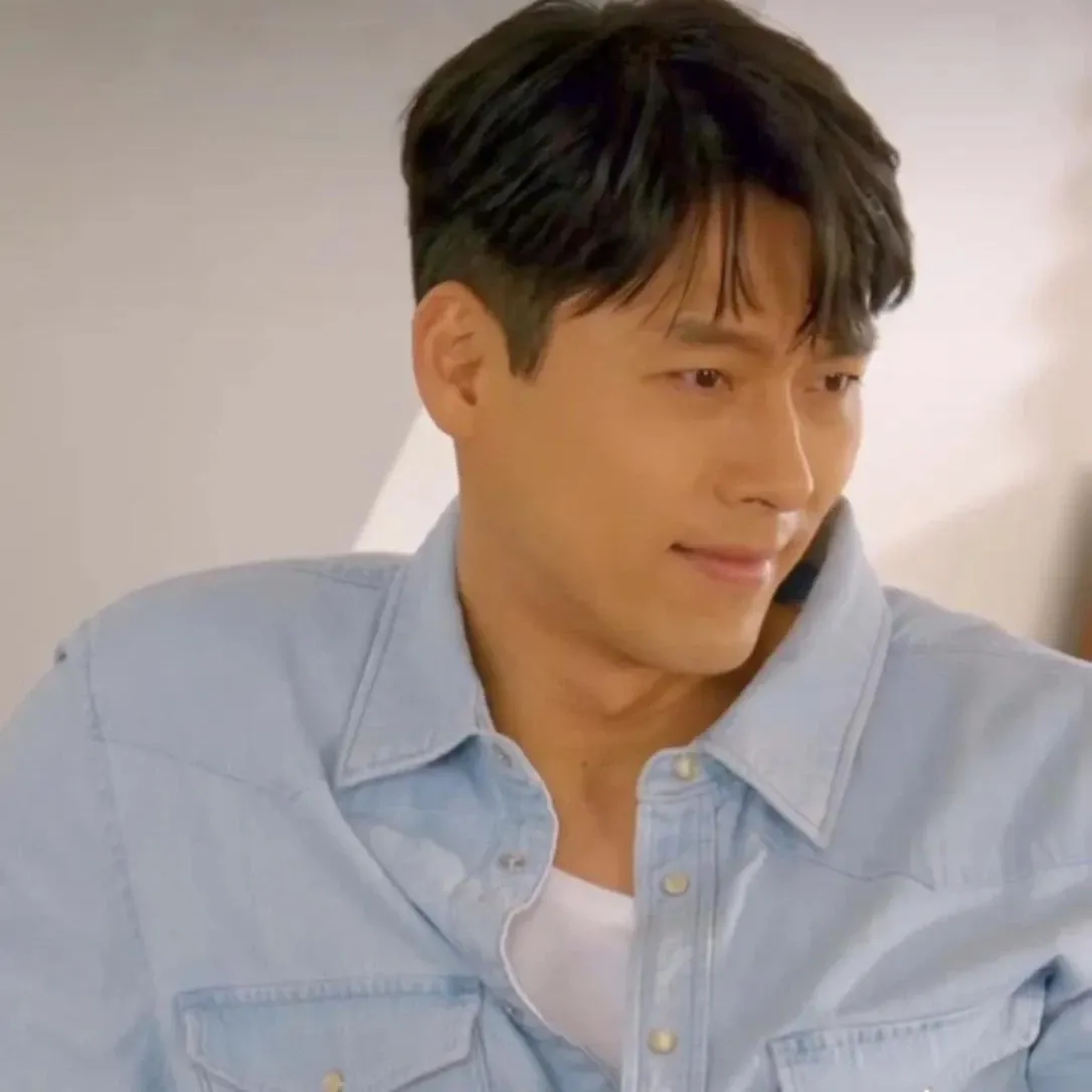 Momen yang diabadikan oleh penggemar Hyun Bin
