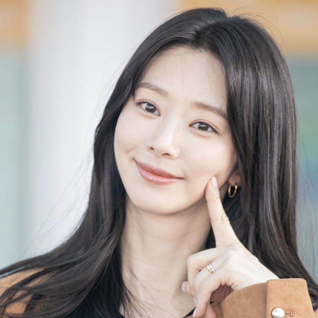 Behind-the-scenes cut of Lee Joobeen