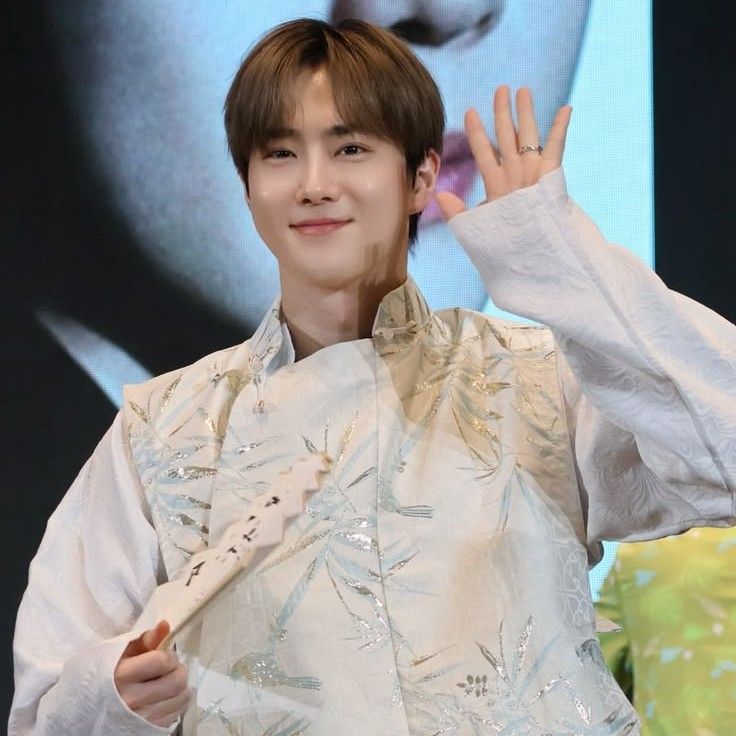 Behind-the-scenes cut of Suho