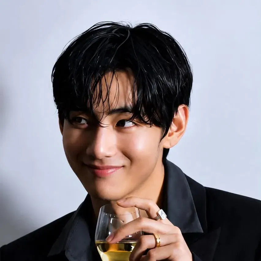 Latest photo of Kim Taehyung (V)