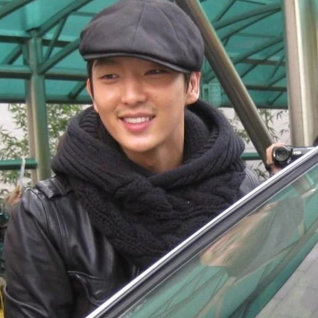 A moment captured by a fan of Lee Joongi