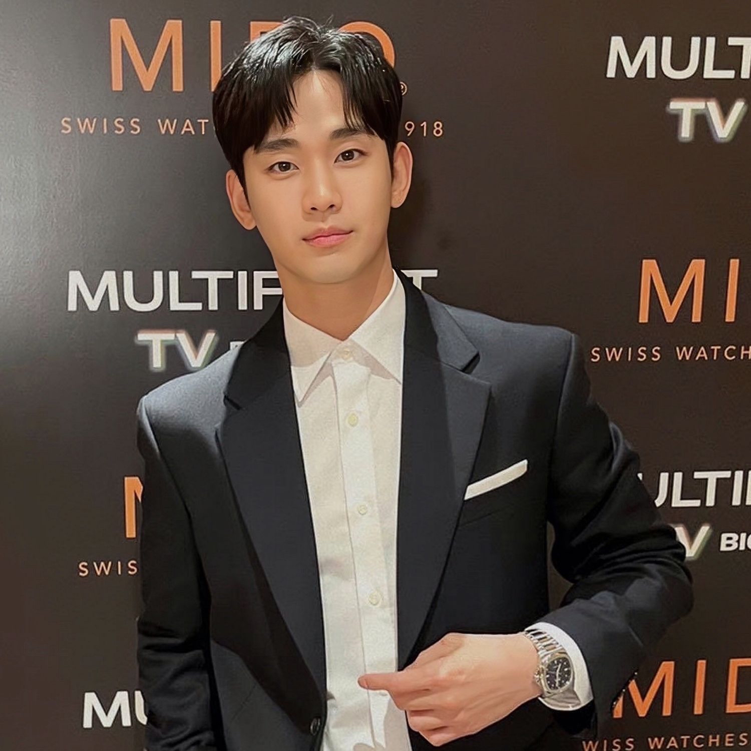 金秀賢的最新照片