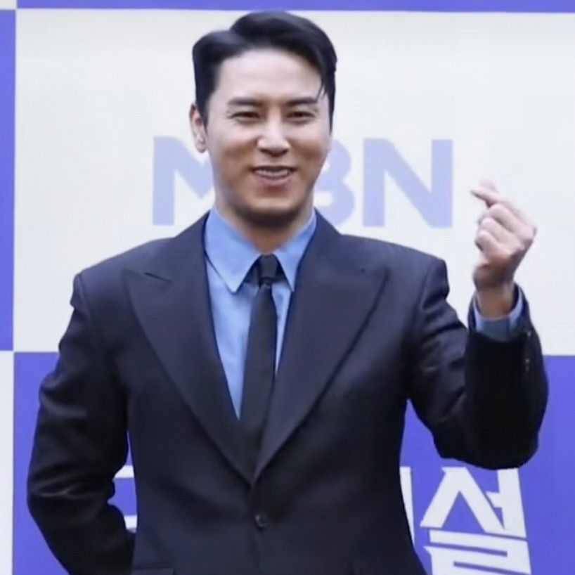 チャン・ミンホの最近の活動ショット