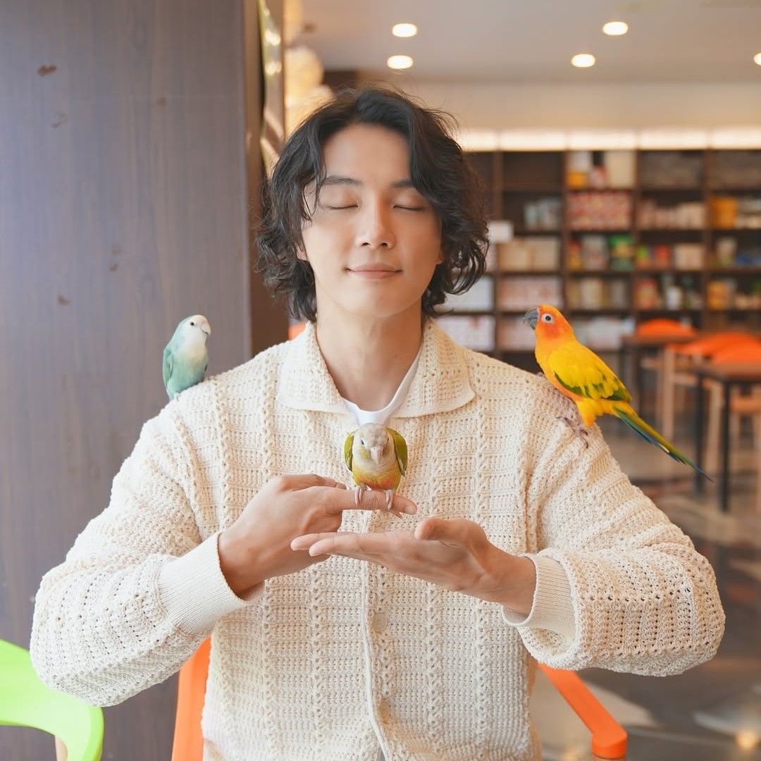 A moment captured by a fan of Yoon Shiyoon