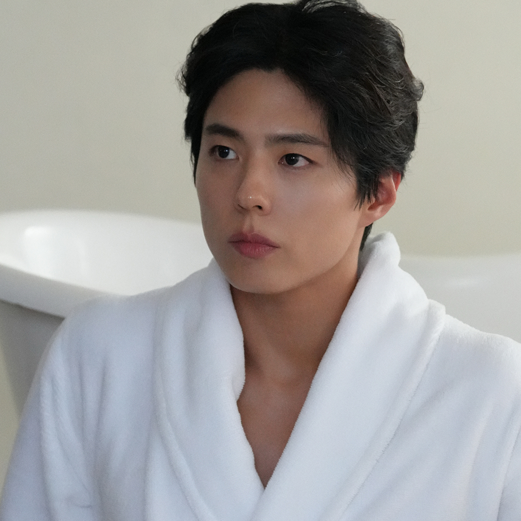 Recent activity shot of Park Bogum