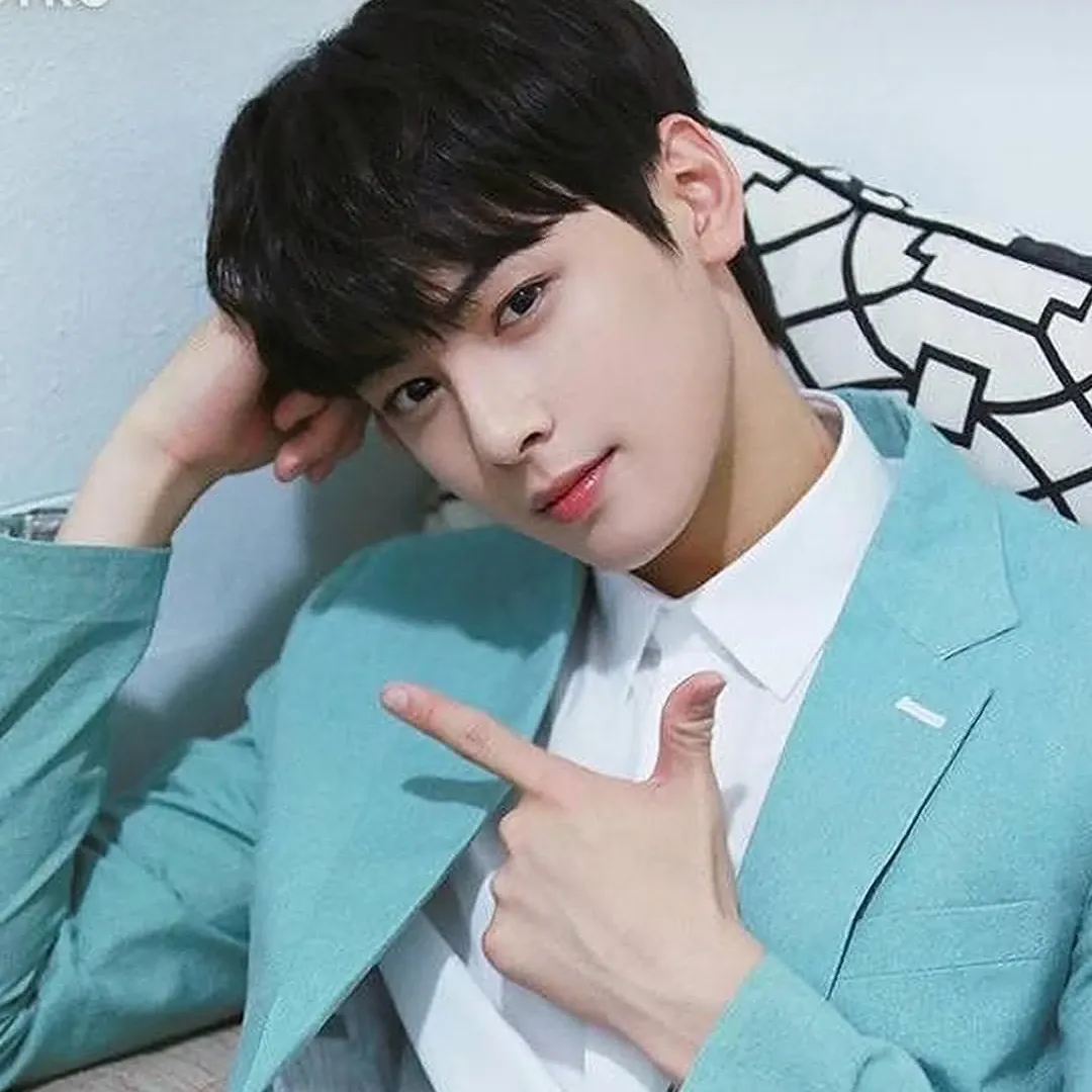 Latest photo of Cha Eunwoo