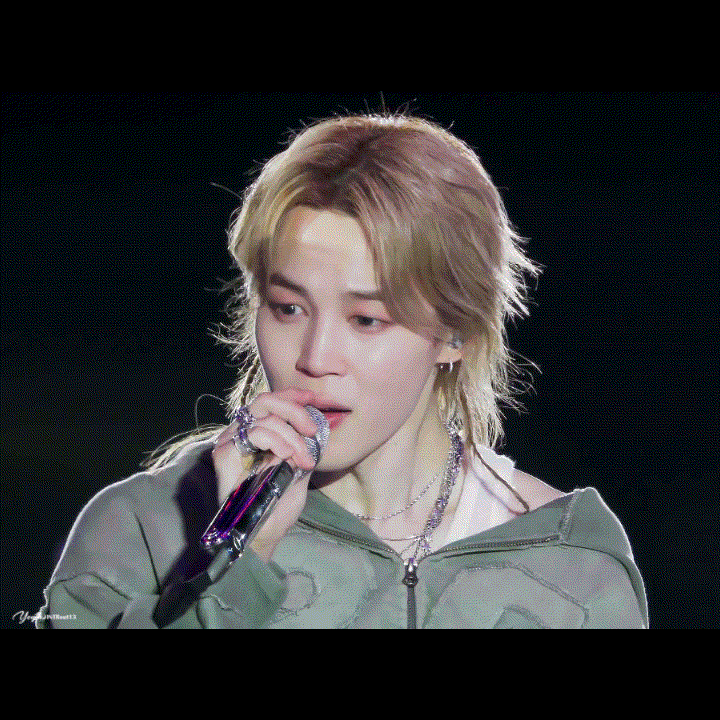 Behind-the-scenes cut of Ha Jimin
