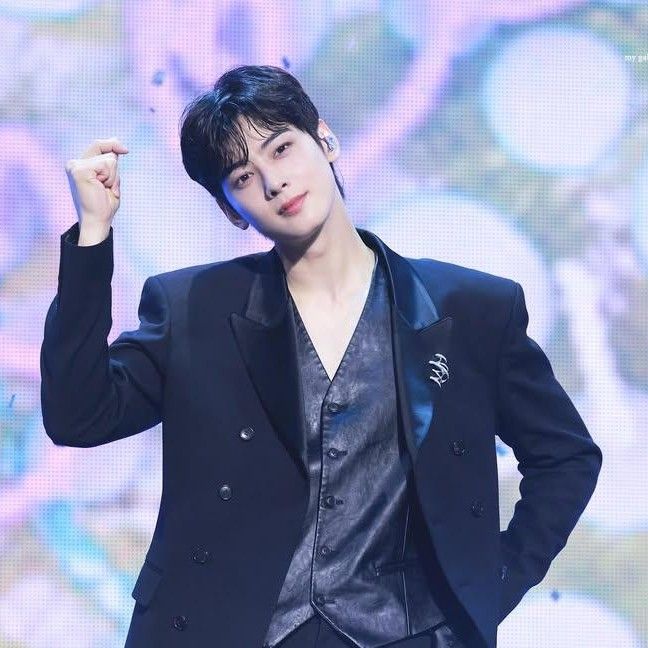 Behind-the-scenes cut of Cha Eunwoo