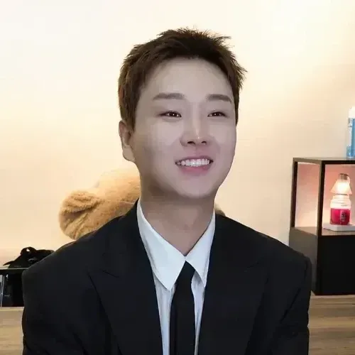 Recent activity shot of Song Minjun