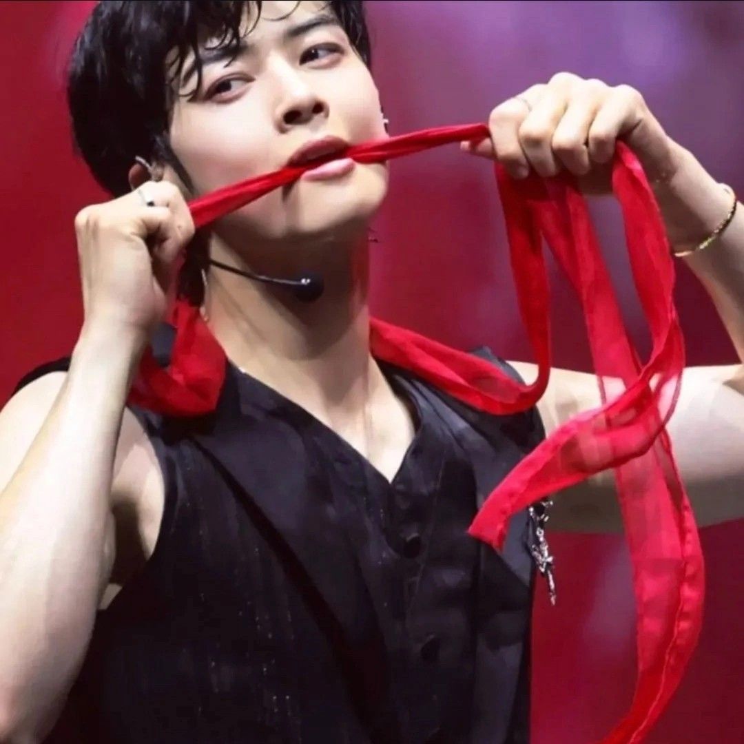 Latest photo of Cha Eunwoo