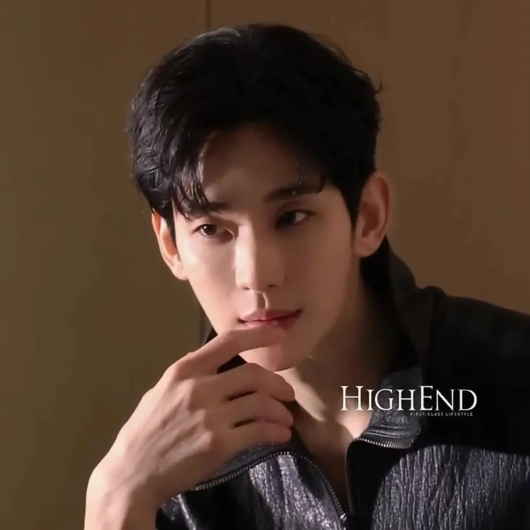 A moment captured by a fan of Kim Soohyun