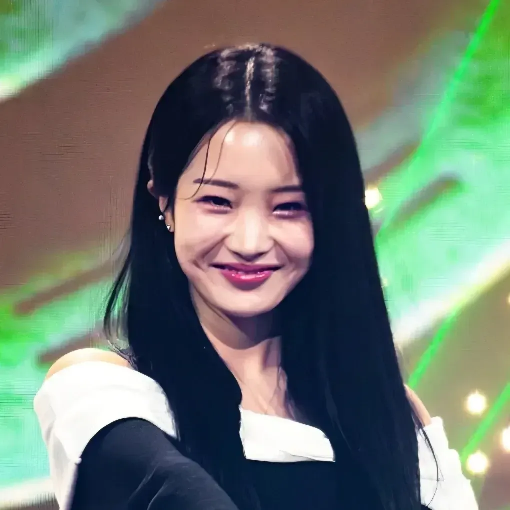 A moment captured by a fan of Kim Soyeon (2004)