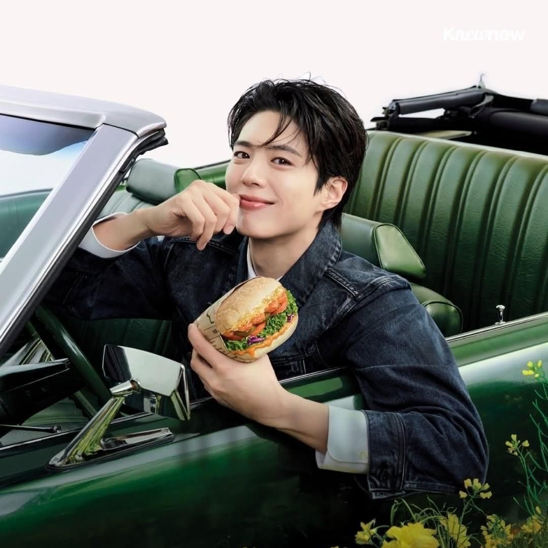 A moment captured by a fan of Park Bogum