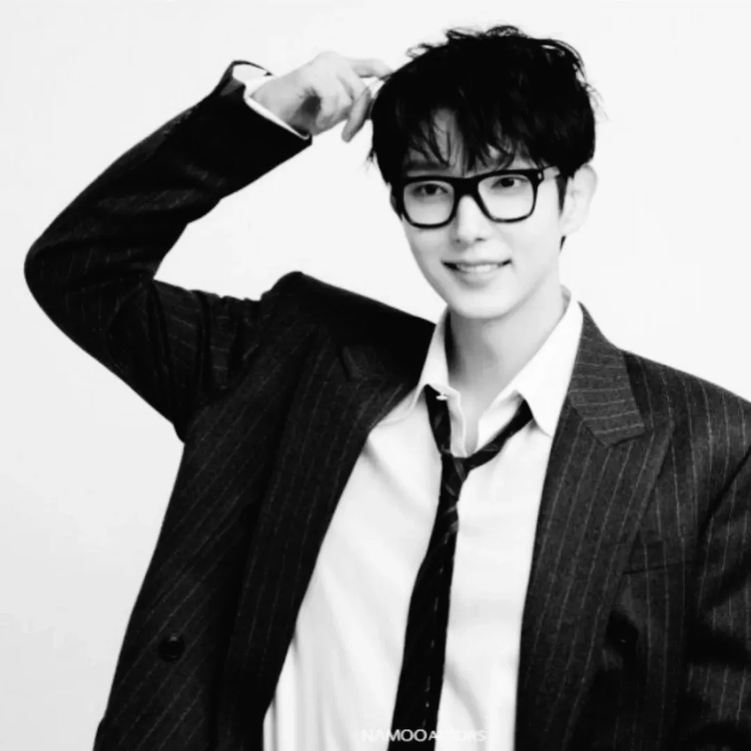 Behind-the-scenes cut of Lee Joongi