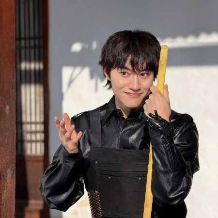 Behind-the-scenes cut of Kwak Dongyeon