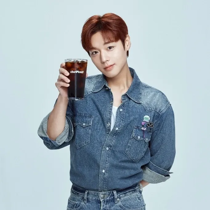 Behind-the-scenes cut of Park Jihoon
