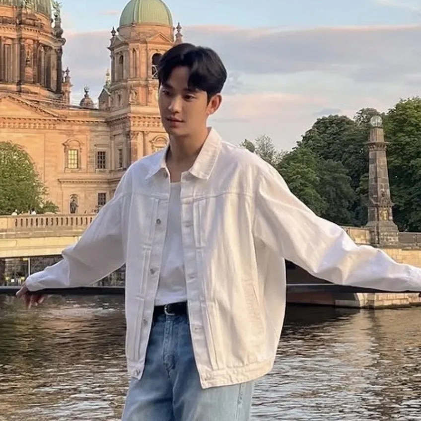 Recent activity shot of Kim Soohyun