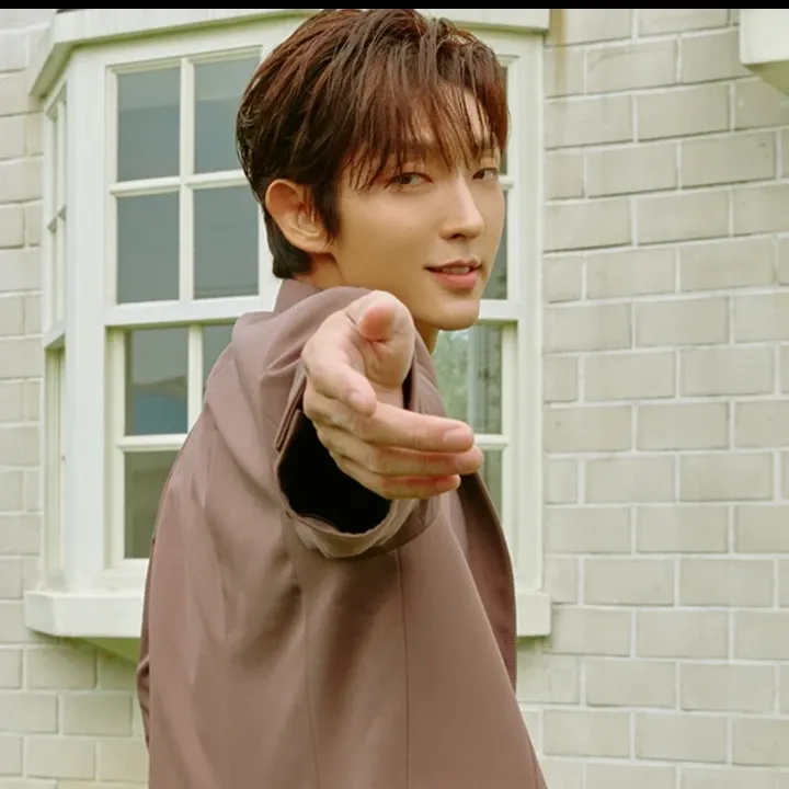 A moment captured by a fan of Lee Joongi