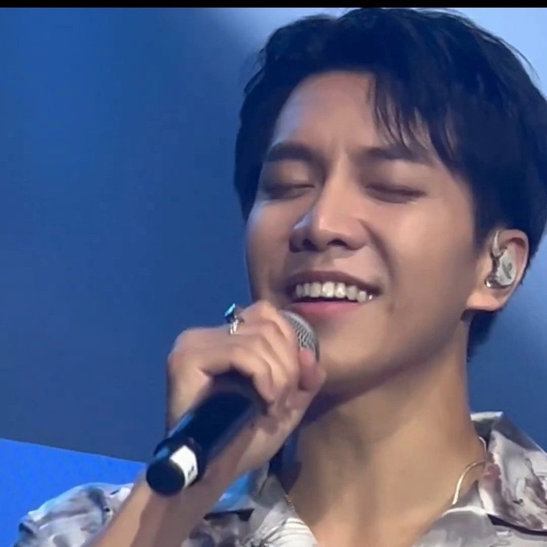 Momen yang diabadikan oleh penggemar Lee Seunggi