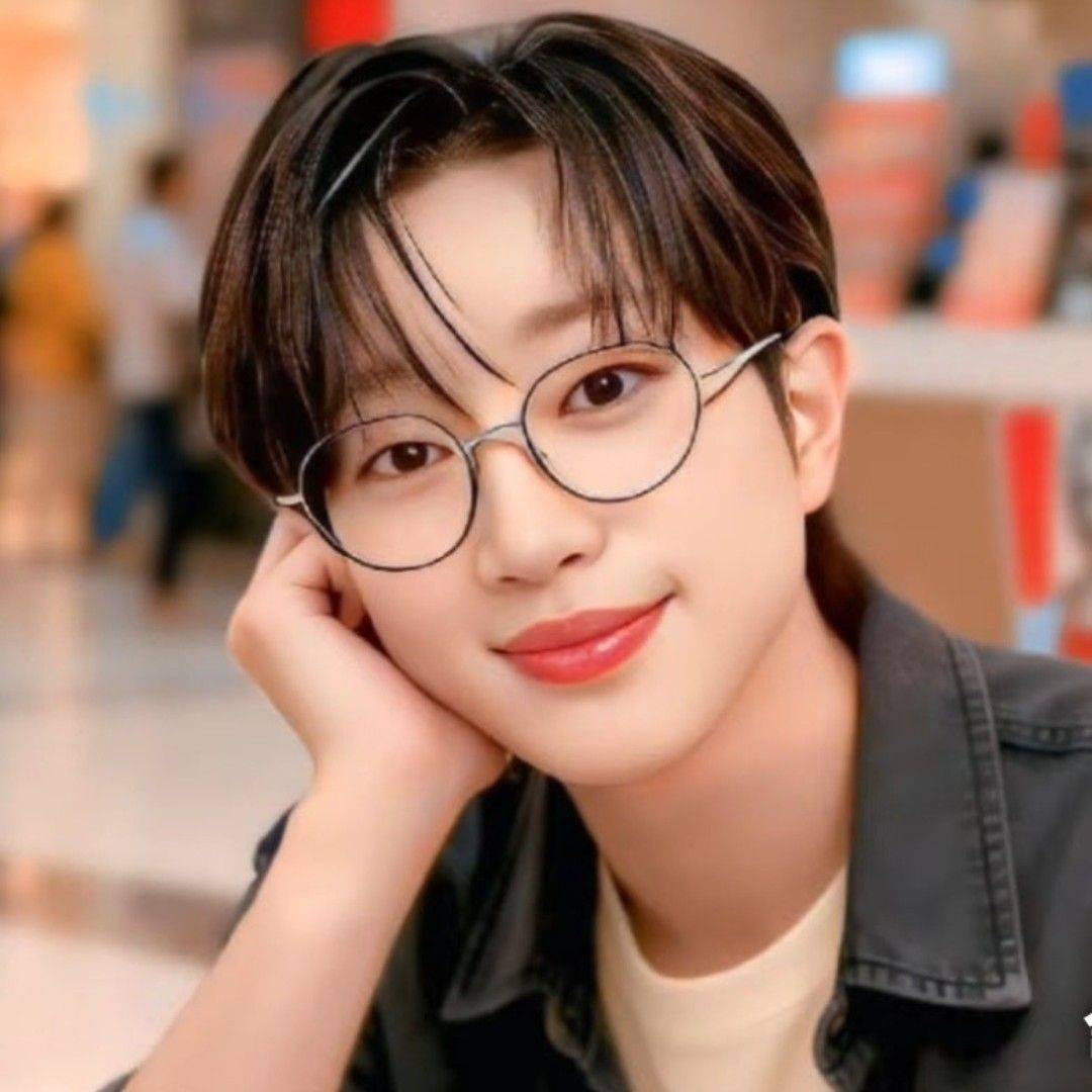 A moment captured by a fan of An Sunghoon