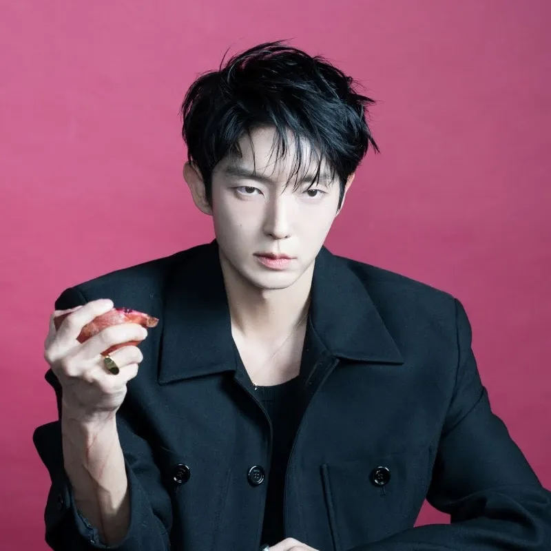 Behind-the-scenes cut of Lee Joongi