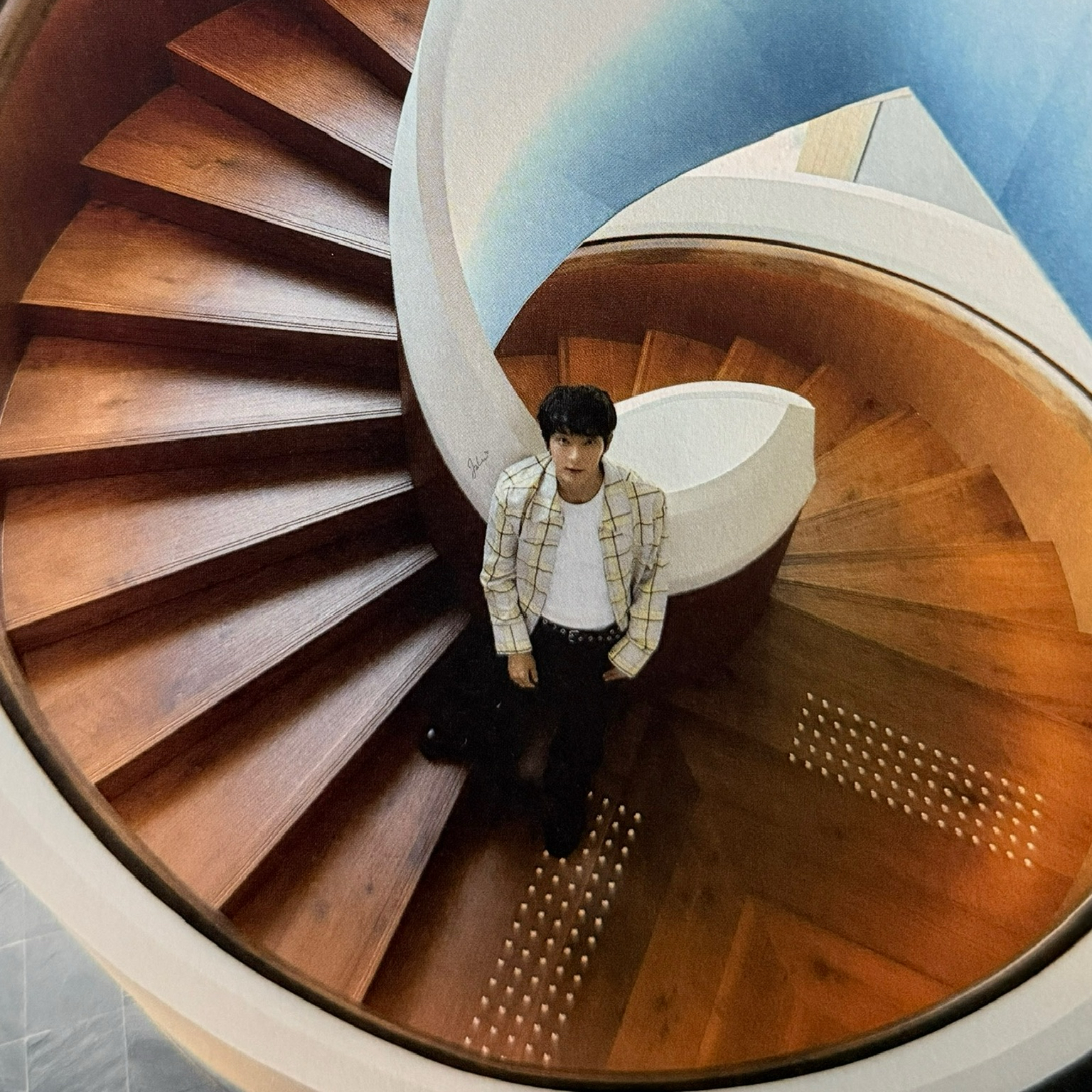 Behind-the-scenes cut of Lee Joongi