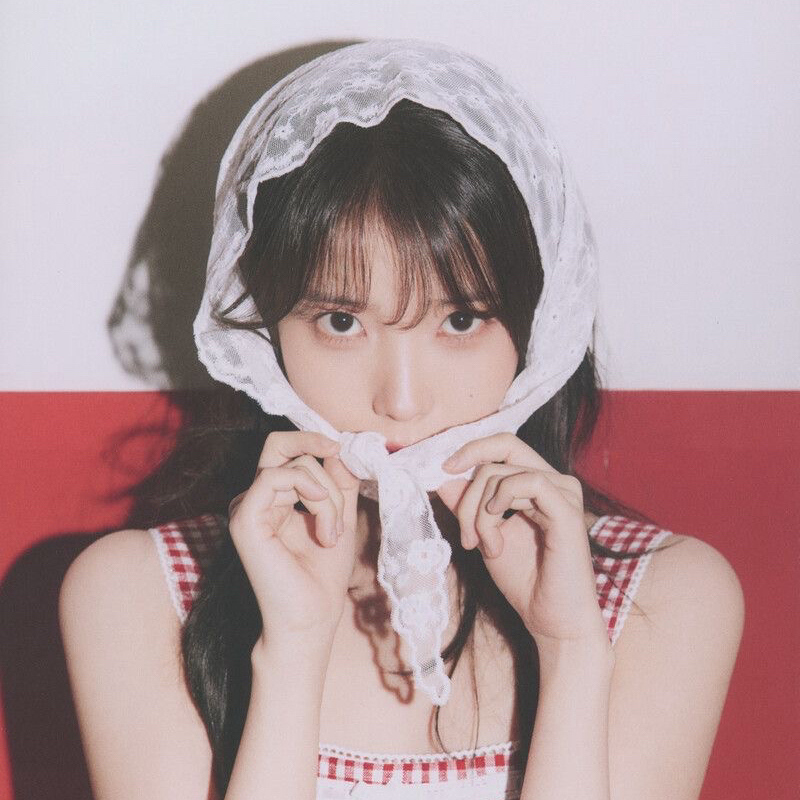 Behind-the-scenes cut of IU