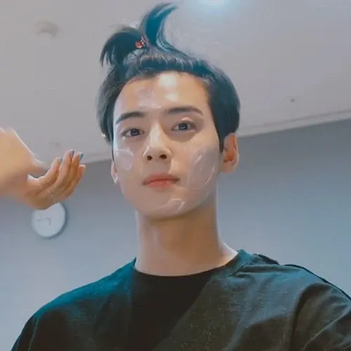 Latest photo of Cha Eunwoo
