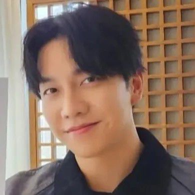 Latest photo of Lee Seunggi