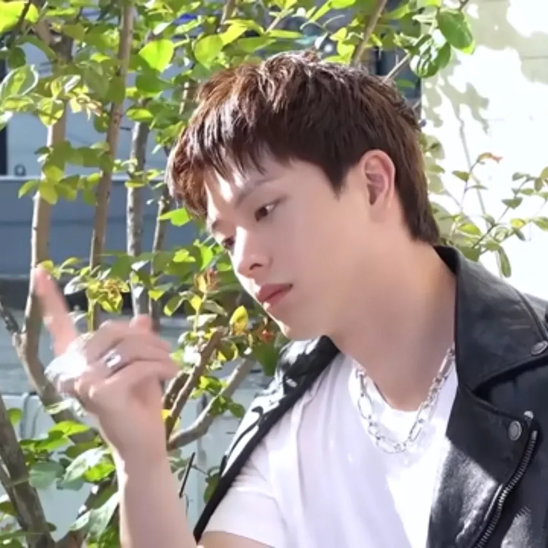 Latest photo of Yook Sungjae