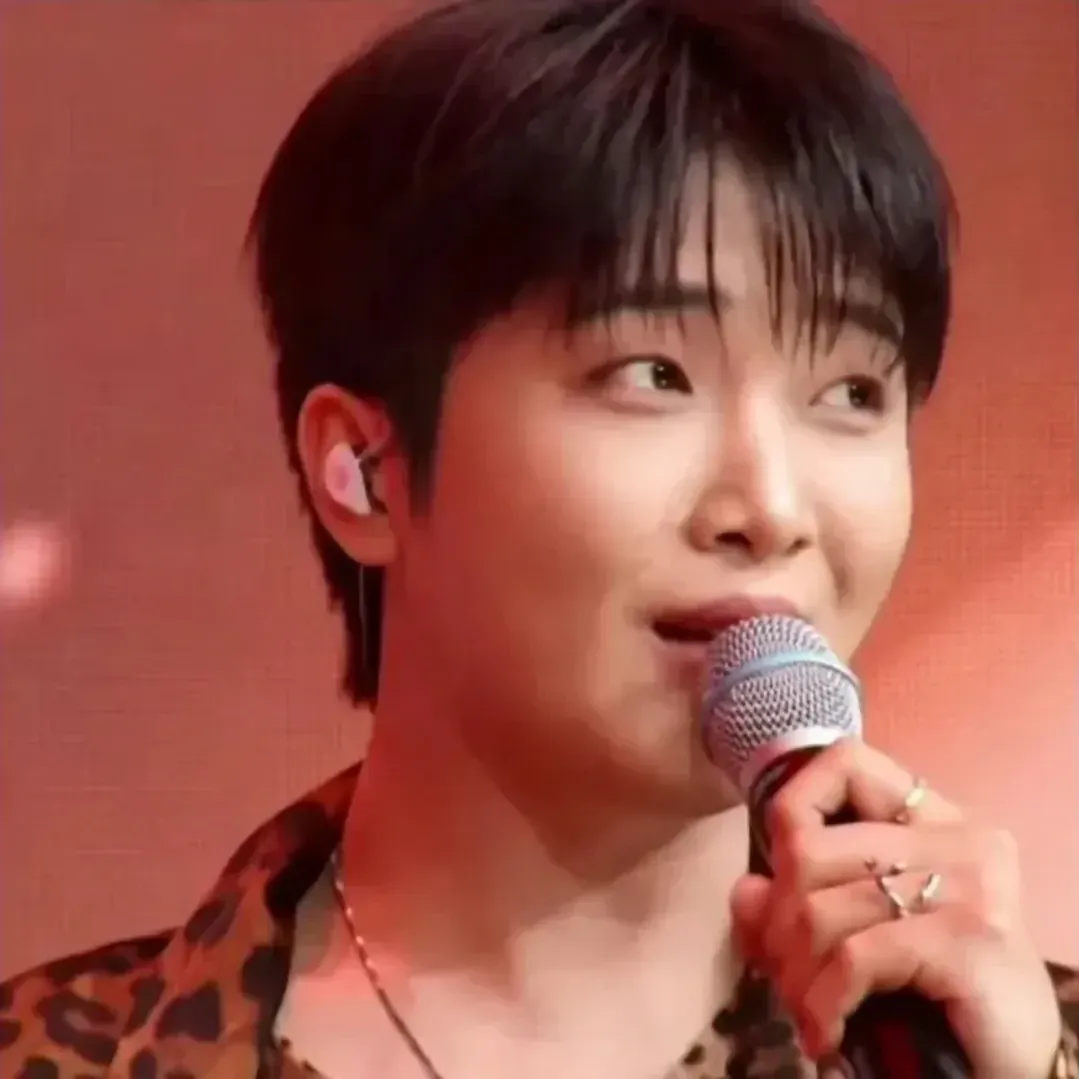 Behind-the-scenes cut of Hwang Yunsung