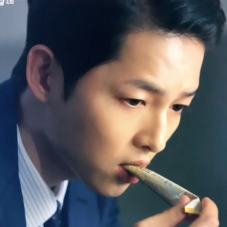 Foto terbaru dari Song Joongki