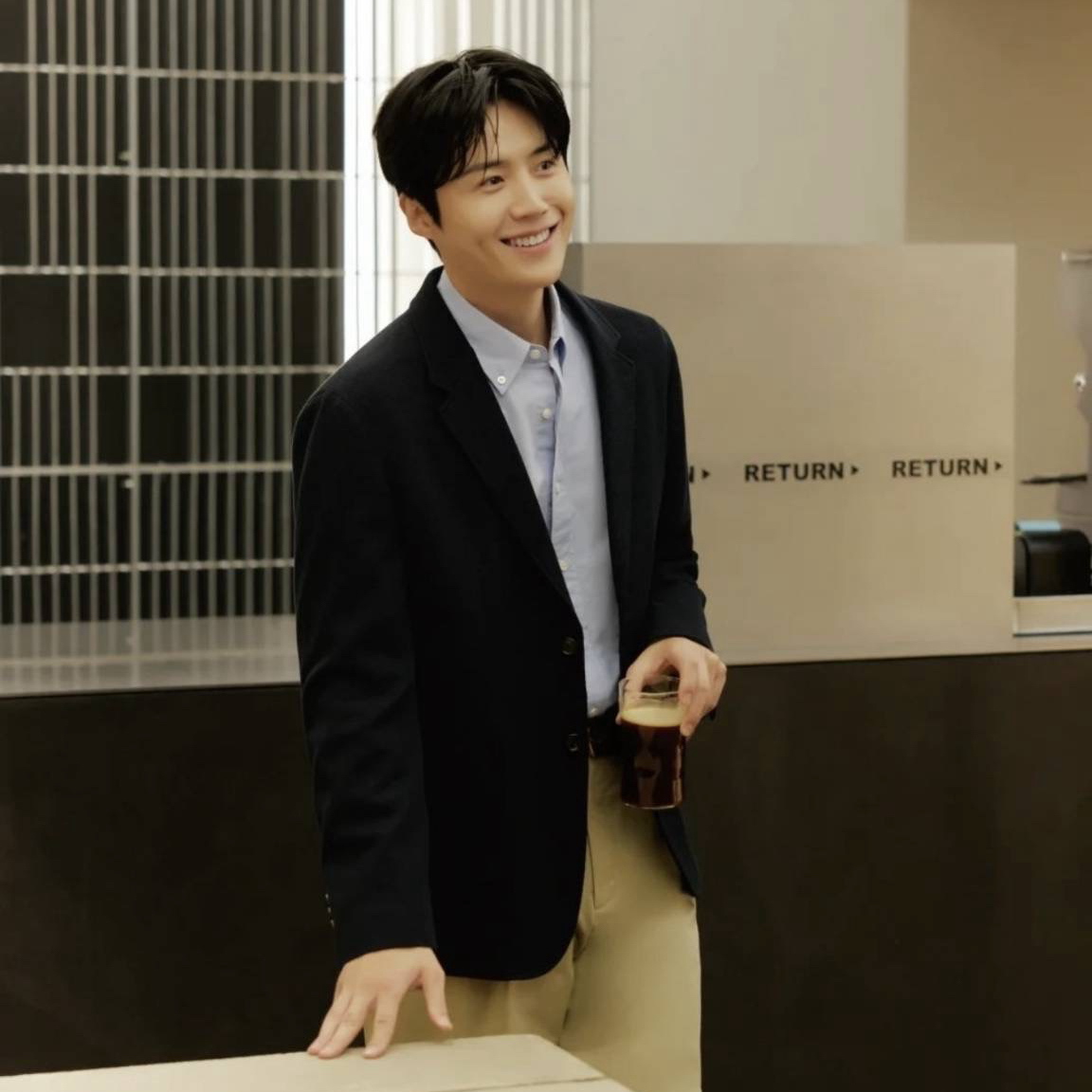 Behind-the-scenes cut of Kim Seonho