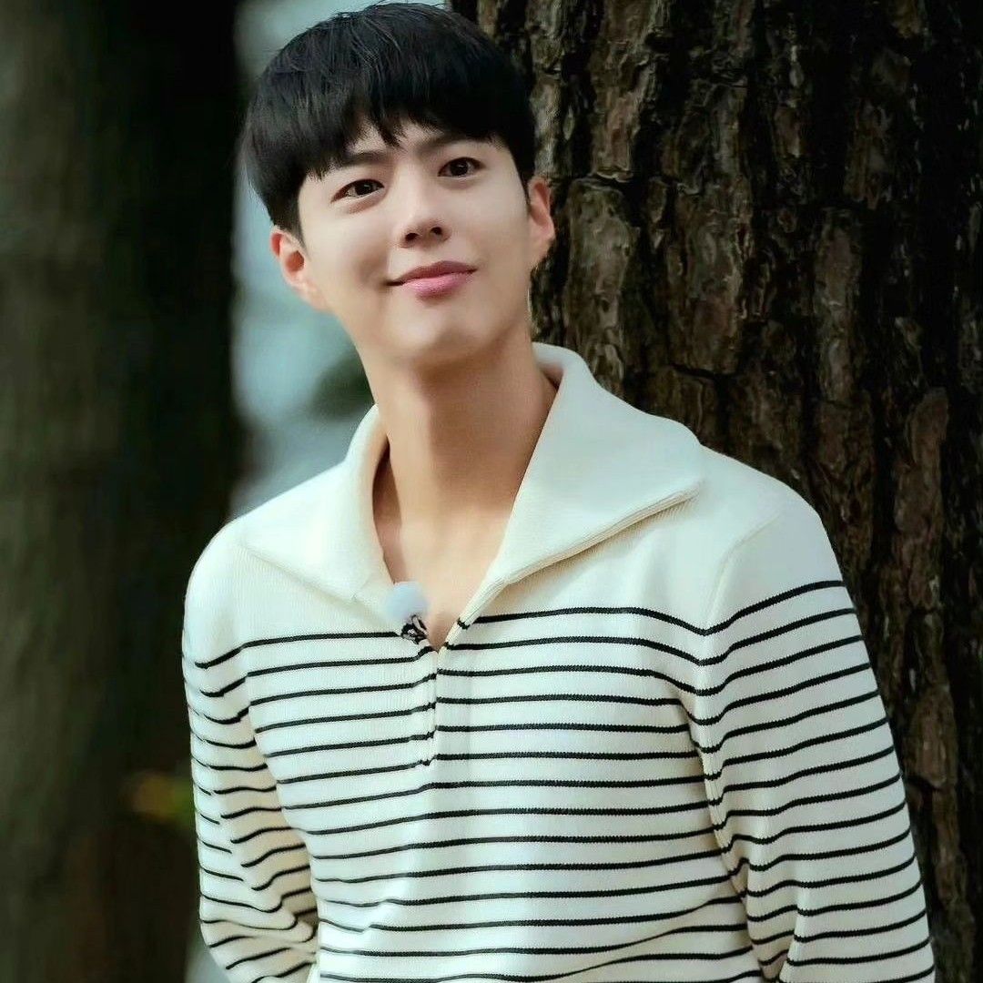 Recent activity shot of Park Bogum