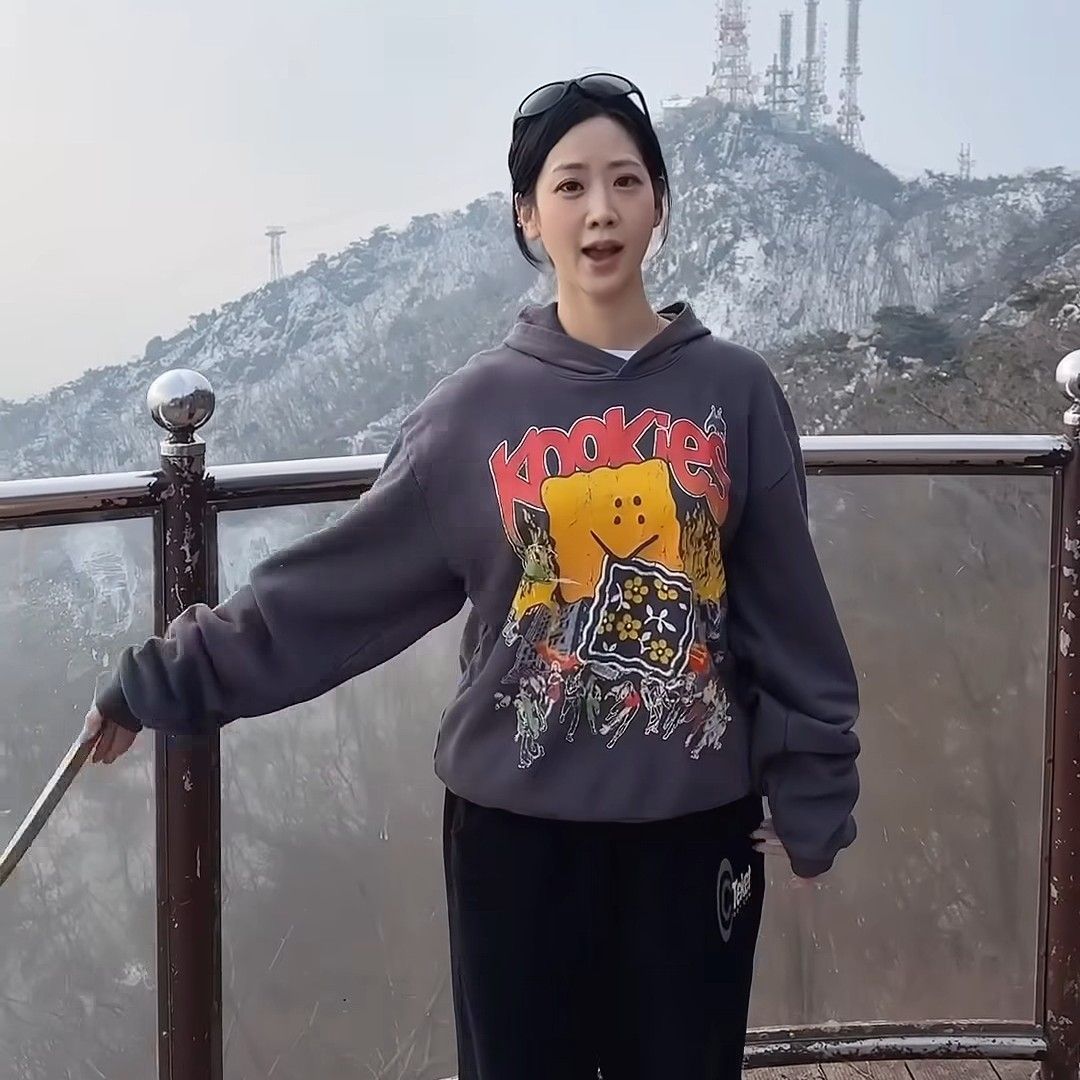 Latest photo of Kang Hyeyeon