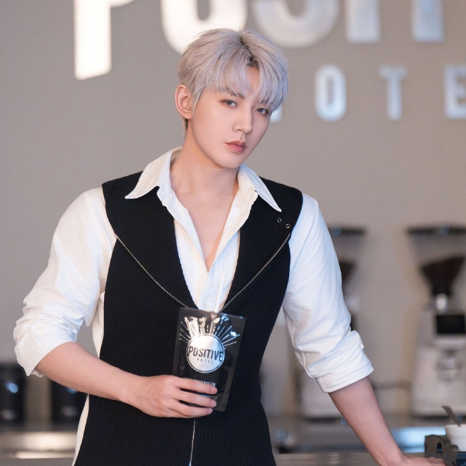 Behind-the-scenes cut of Deng Wei