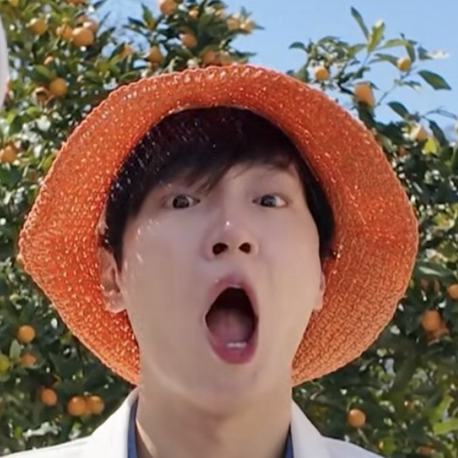 A moment captured by a fan of Lee Sangyeob
