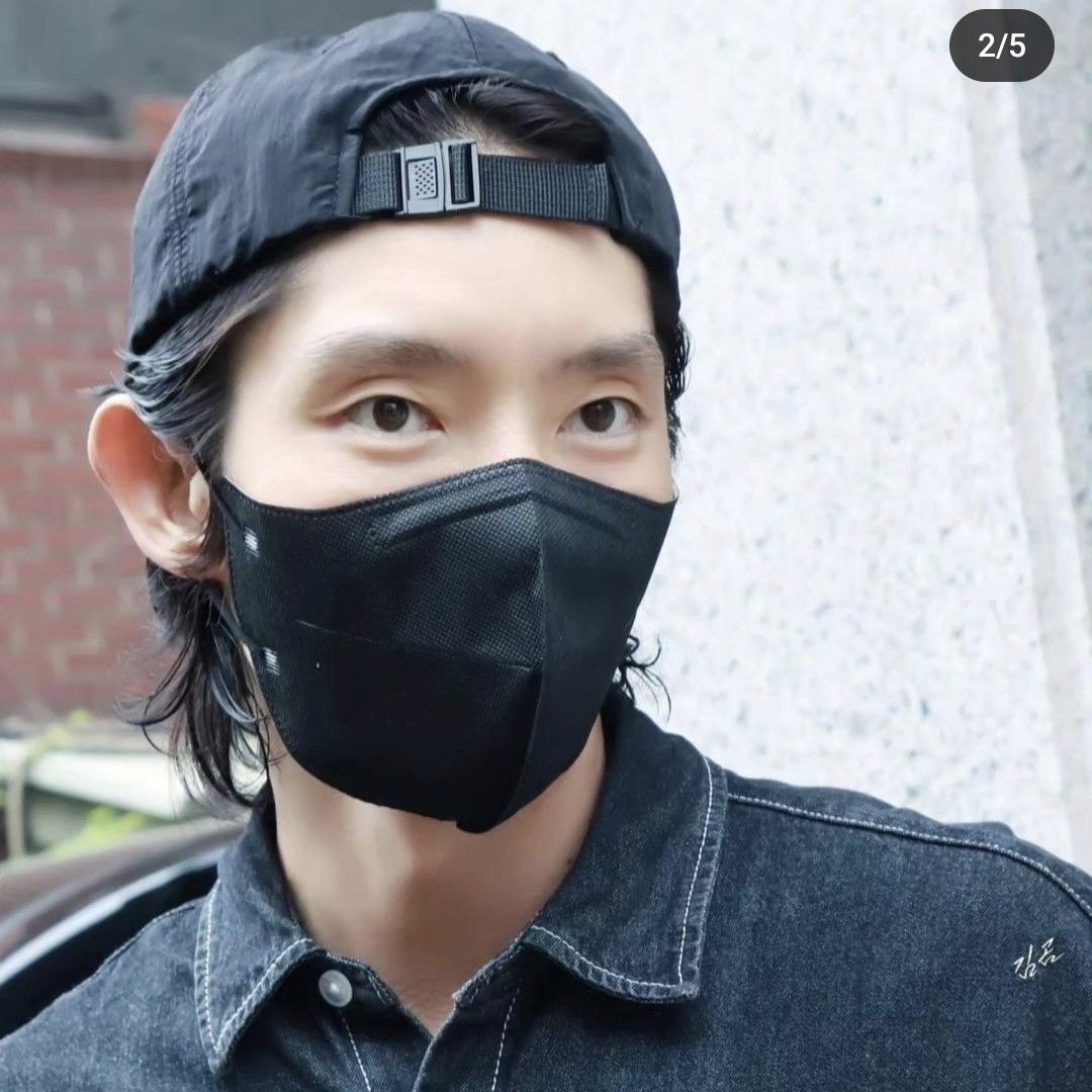 Behind-the-scenes cut of Lee Joongi