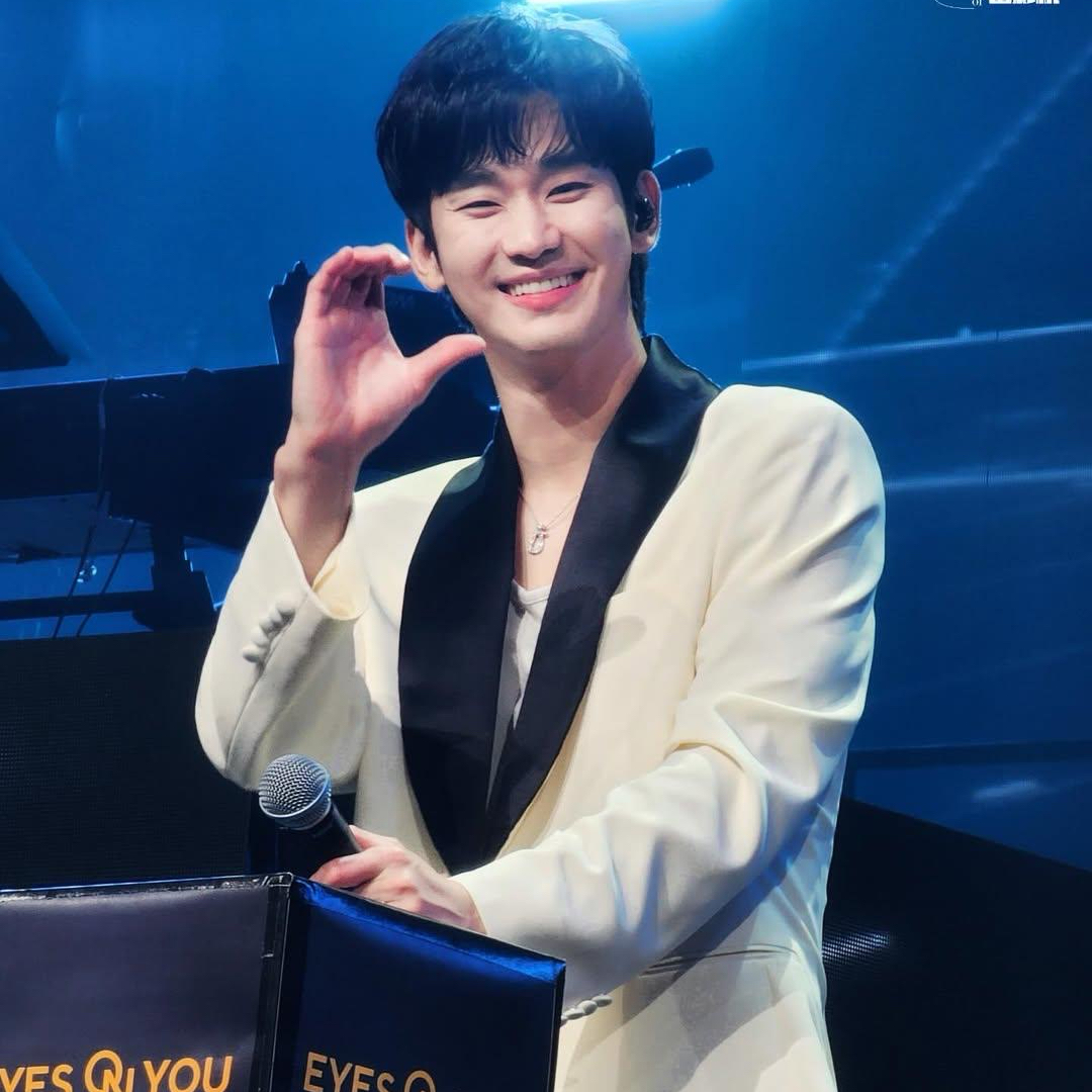 A moment captured by a fan of Kim Soohyun