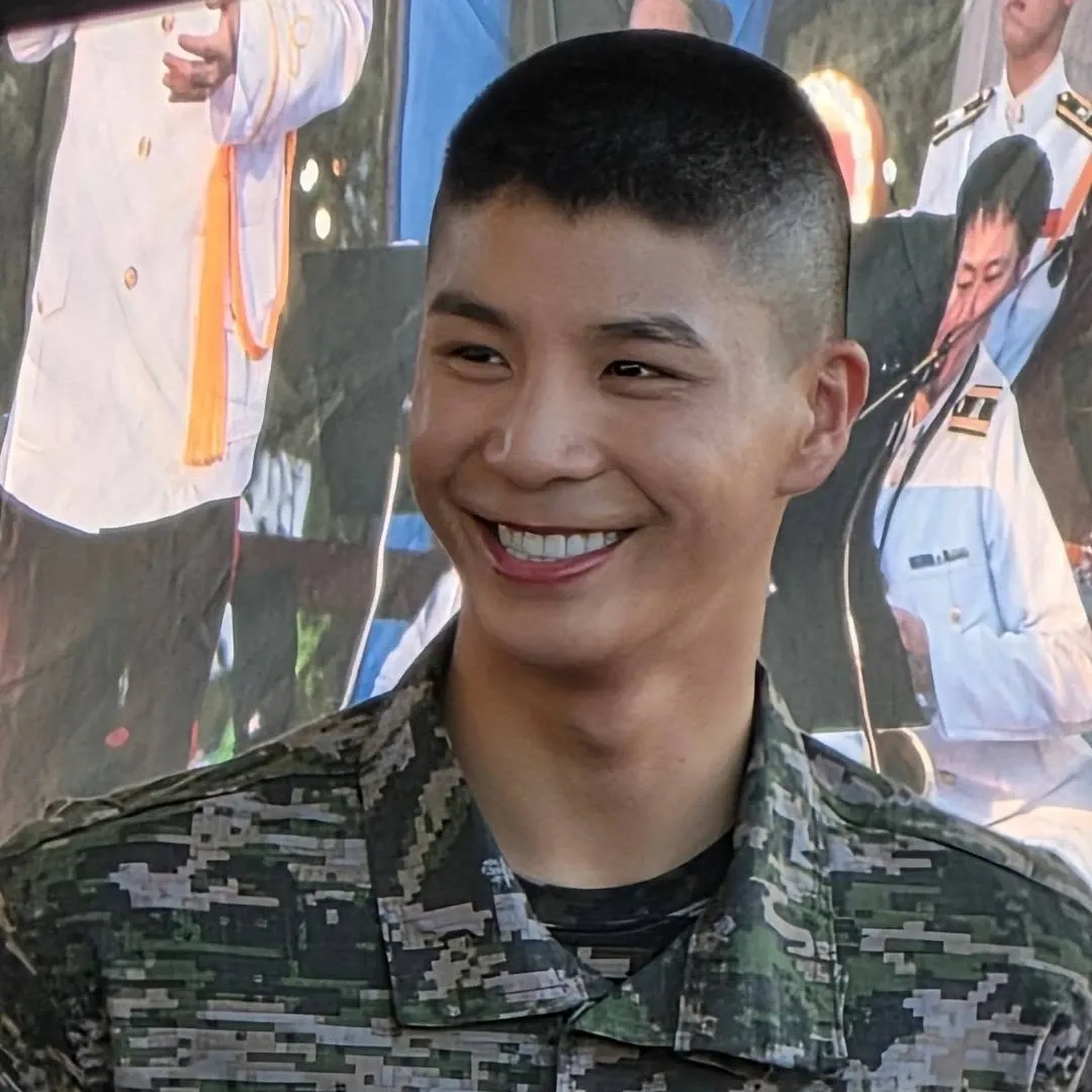 Behind-the-scenes cut of Jeong Dongwon