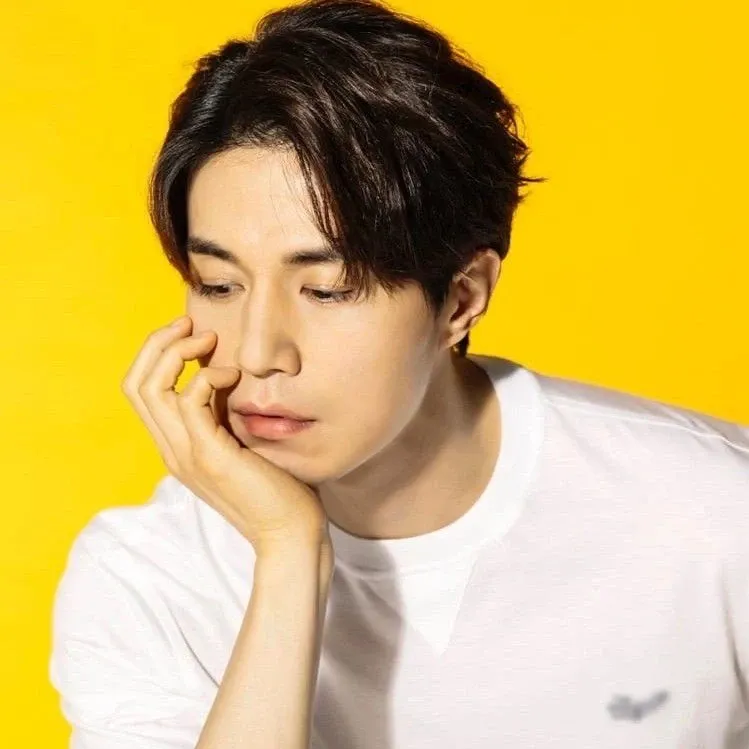 Behind-the-scenes cut of Lee Dongwook