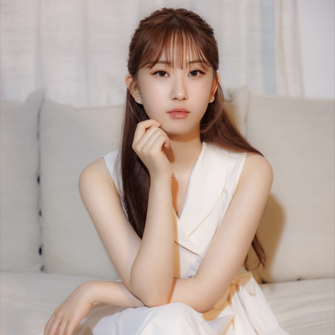 Momen yang diabadikan oleh penggemar Jeon Yujin