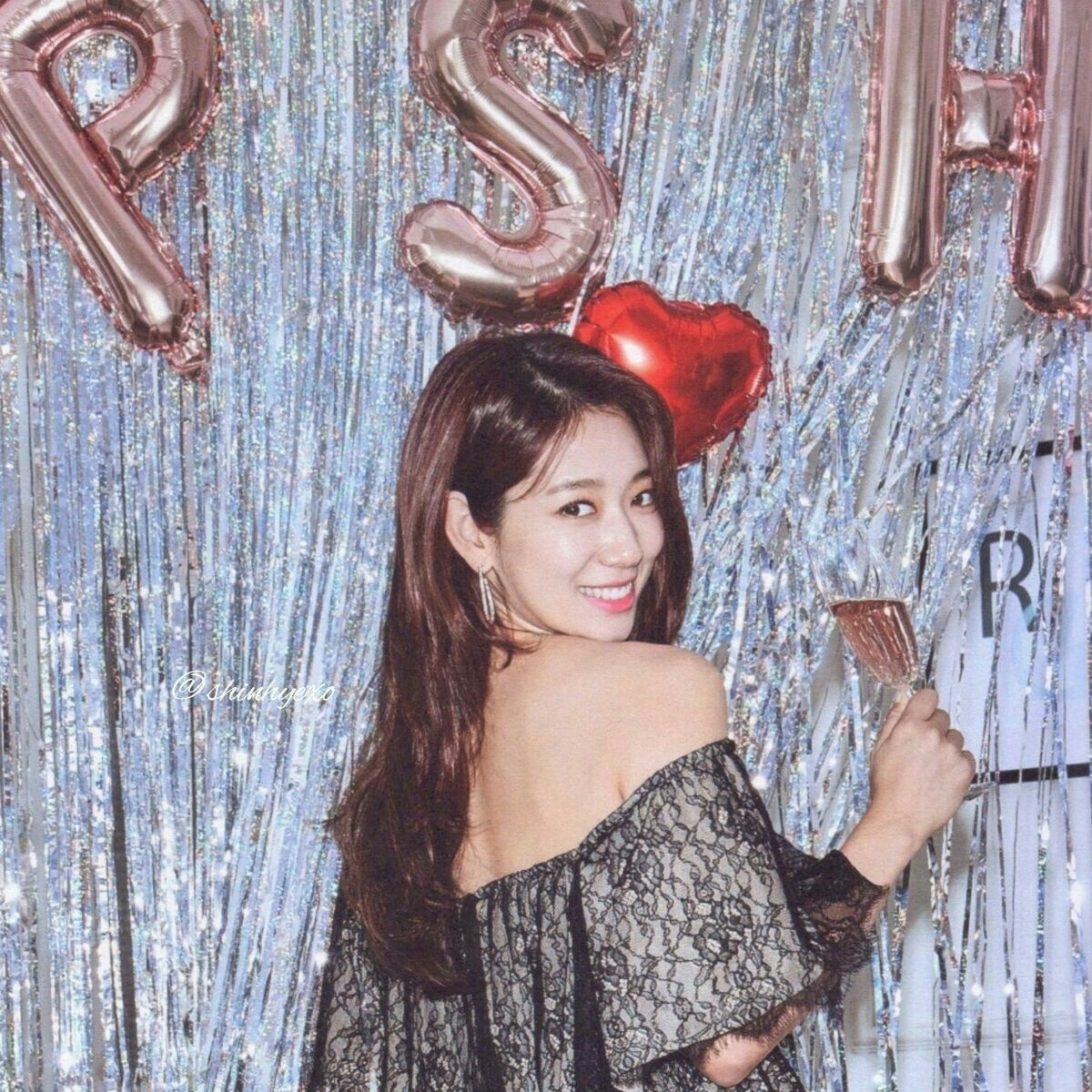 A moment captured by a fan of Park Shinhye