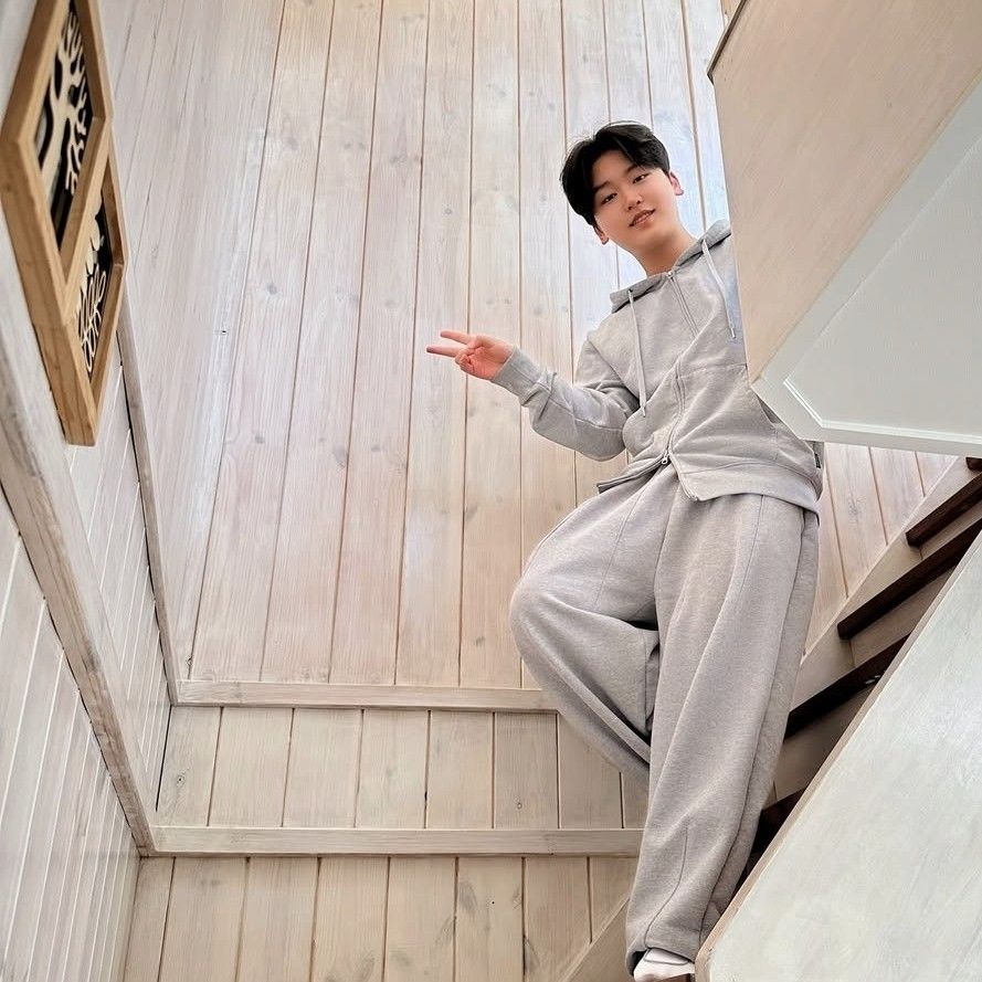 Behind-the-scenes cut of Park Sungon