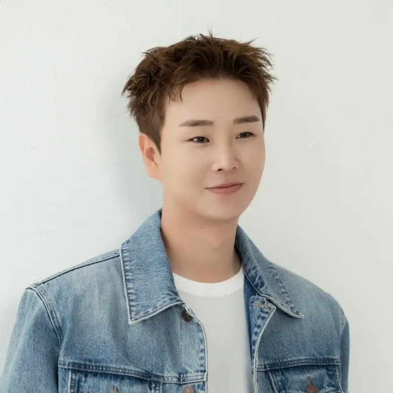 Recent activity shot of Song Minjun