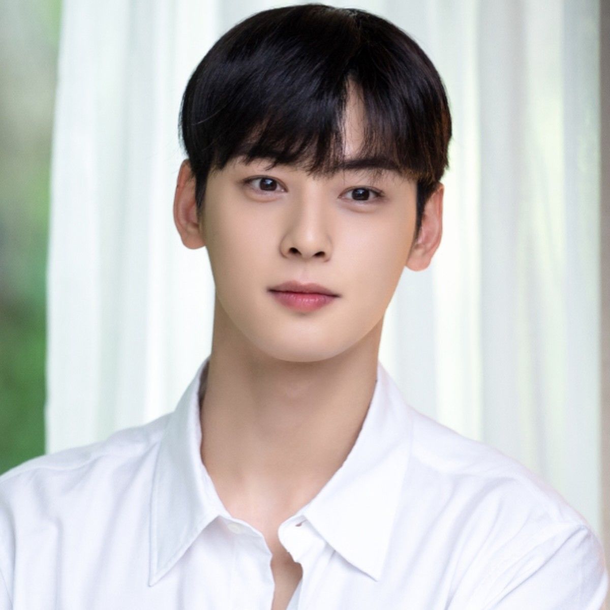 Behind-the-scenes cut of Cha Eunwoo