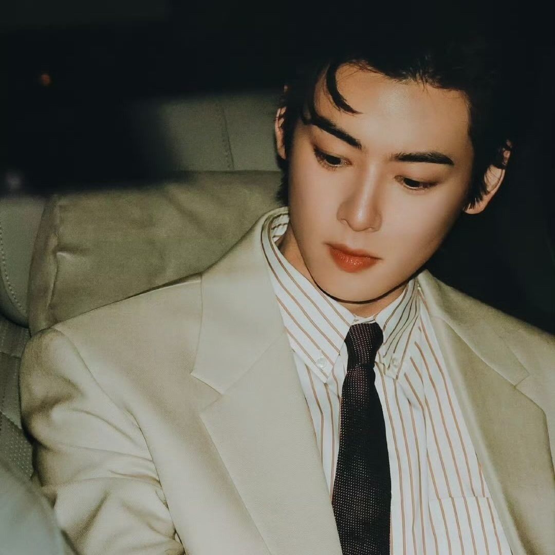 Latest photo of Cha Eunwoo