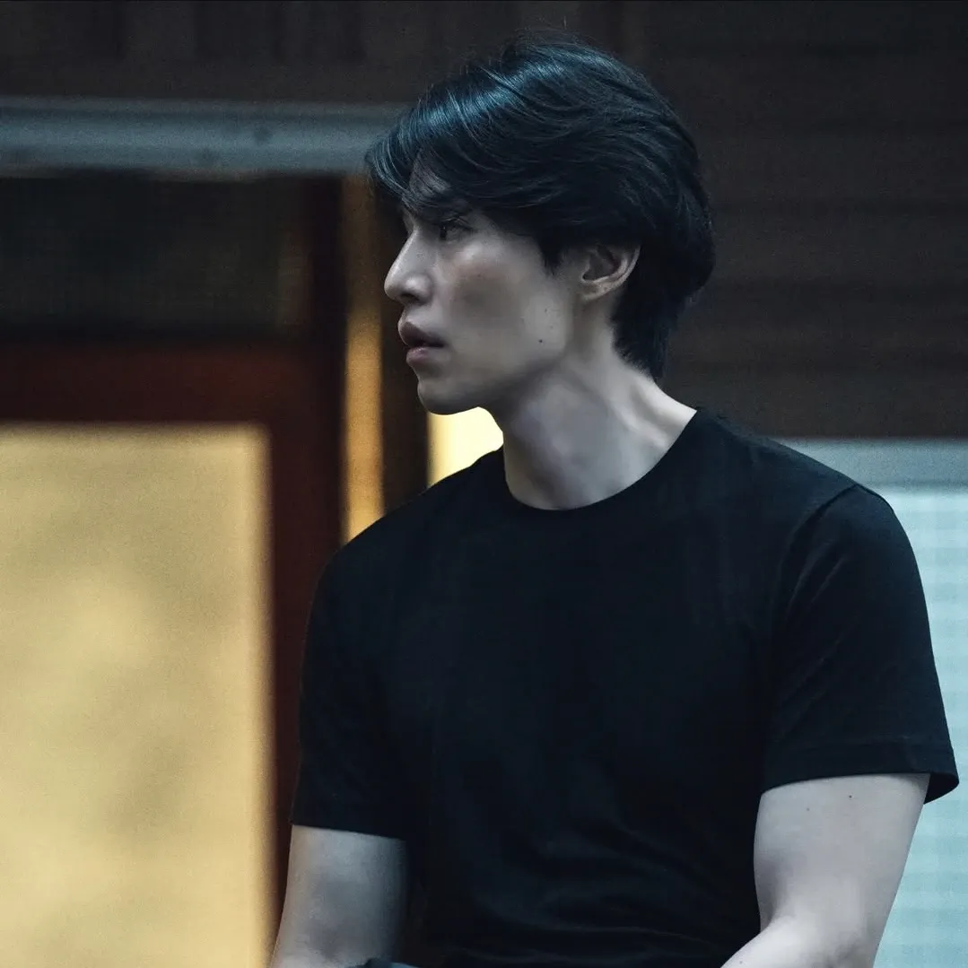 Recent activity shot of Lee Dongwook