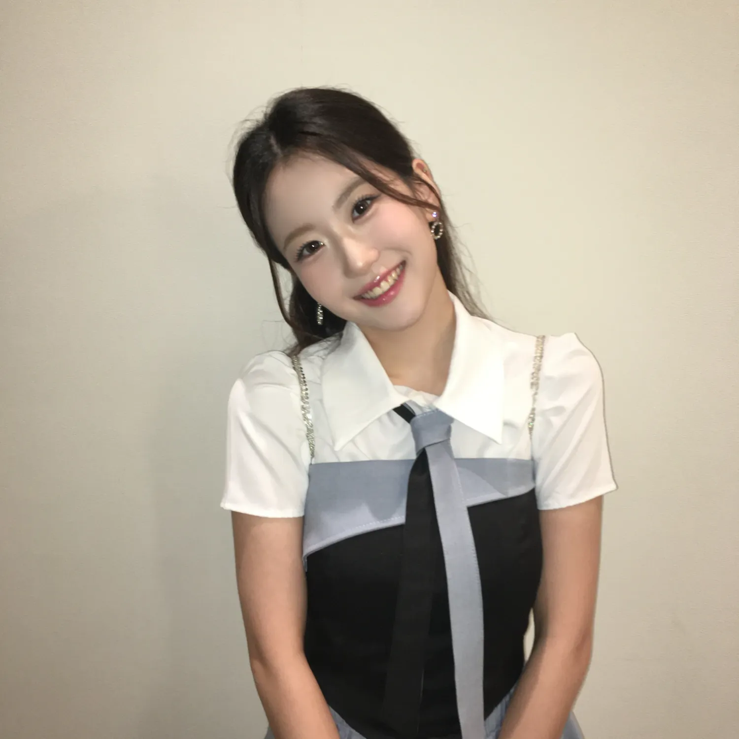 Behind-the-scenes cut of Oh Yujin