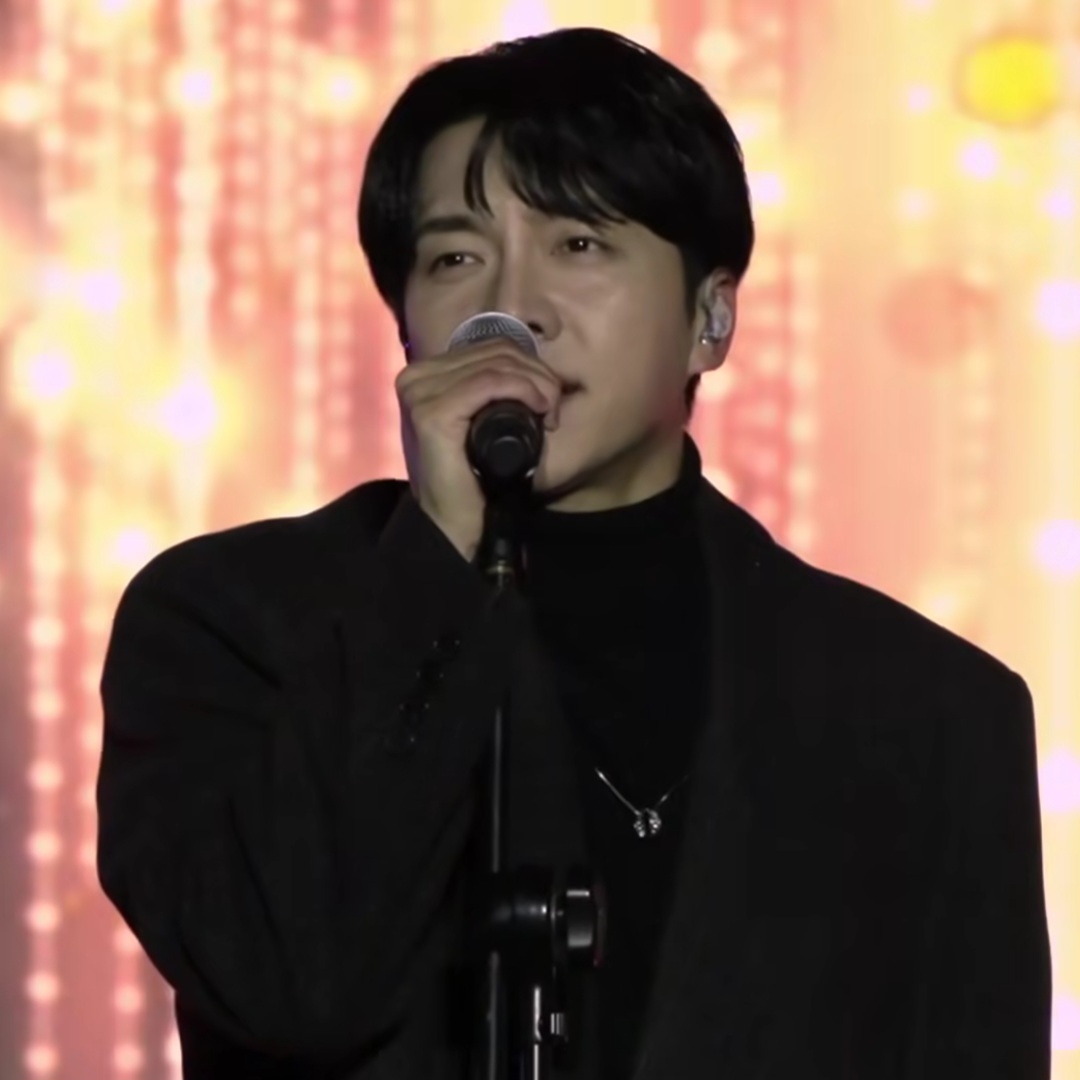 Latest photo of Lee Seunggi